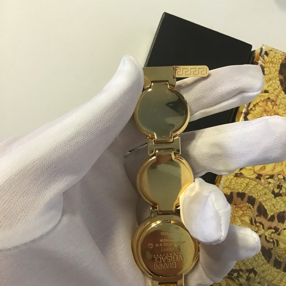 💎SOLD! LIKE NEW VERSACE 18k PLATED LIMITED ED WATCH - Picture 9 of 16